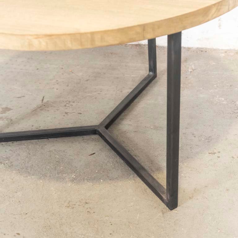 Mesa de living circular con tapa de madera y base de hierro - imagen 3