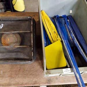 Lote siguiente: Lote de Mechas Varias en Estuches Amarillos y Azules, Cabezal de Garrafa