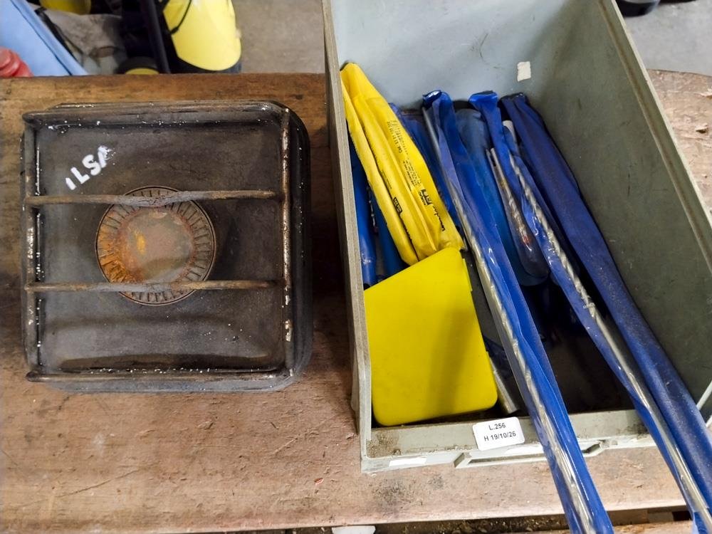 Lote de Mechas Varias en Estuches Amarillos y Azules, Cabezal de Garrafa