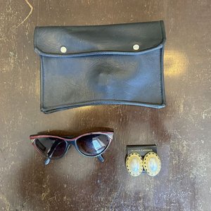Gafas de Sol, Aretes y Estuche Negro para Accesorios - imagen 2