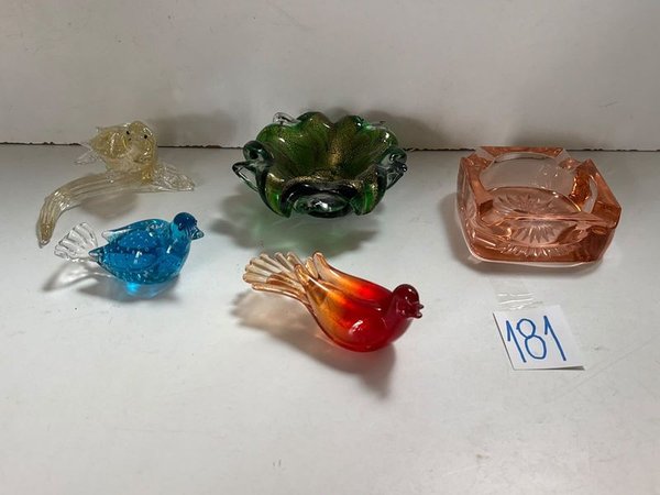 Lote de 2 Ceniceros de Cristal y 3 Adornos de Pájaros Decorativos - imagen 1