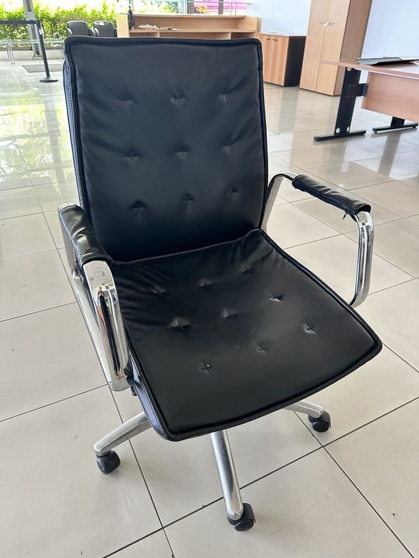 SILLA DE CUERO EJECUTIVA - imagen 2