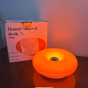 Lámpara de Escritorio con Forma de Dona Naranja - imagen 2