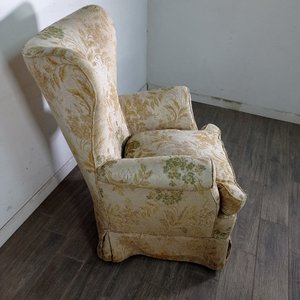 Sillón de Estilo con Tapizado Floral y Desgaste - imagen 3