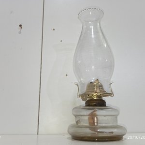 Antigua Lámpara a Kerosene de Mesa con Depósito de Vidrio - imagen 3