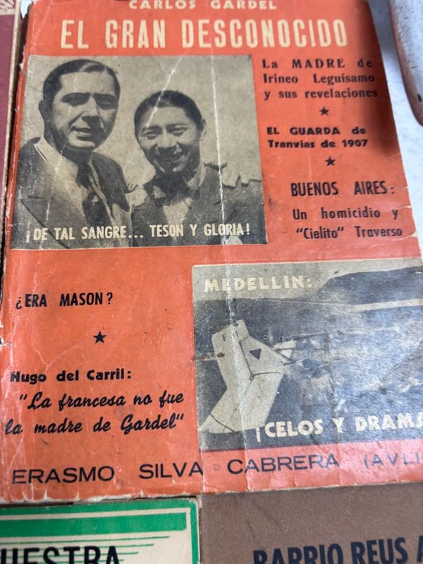 Colección de libros antiguos con contenido histórico - imagen 6