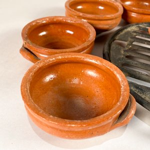 Set de 7 Compoteras de Barro Cocido con Soporte Metálico para Planchas - imagen 2