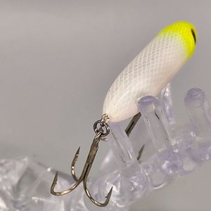 Señuelo de Pesca Artificial Stickbait Blanco y Amarillo Fluorescente con 2 Anzuelos - imagen 5