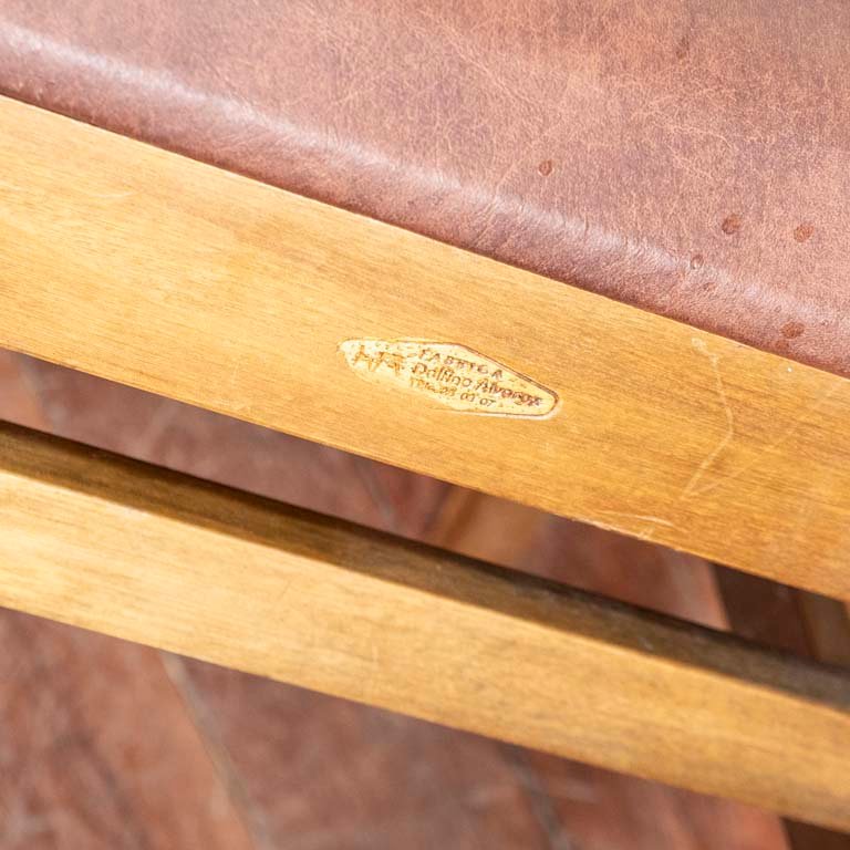 Sillas de madera tapizadas en cuerina, Delfino Alvarez - imagen 2