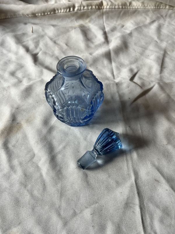 Botella de vidrio azul con tapa y asa - imagen 2