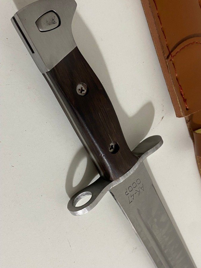 Cuchillo tipo daga con funda de cuero - imagen 4