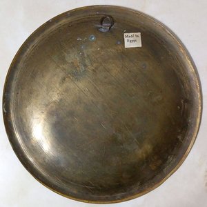 Platillo Repujado Bronceado con Rostro de Tutankamón - Arte Egipcio Antiguo - imagen 2