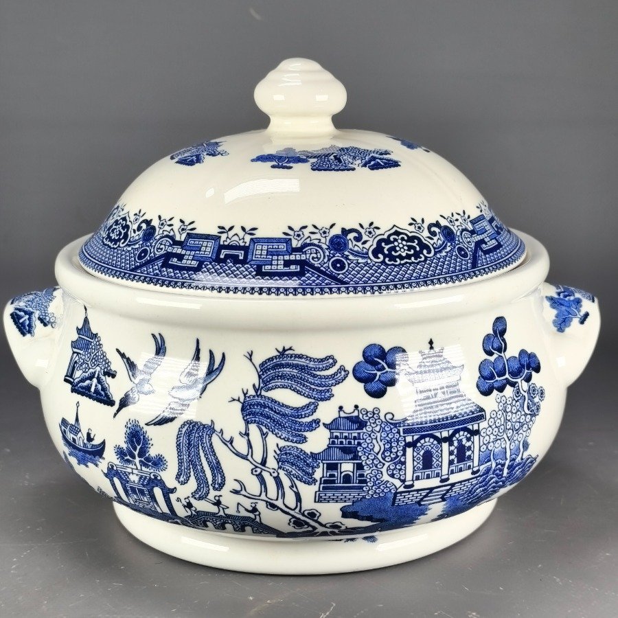 Lote siguiente: Potes y tazas de porcelana inglesa Churchill con diseño Willow