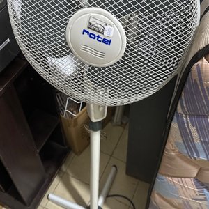 Lote siguiente: Ventilador Rotel de pie