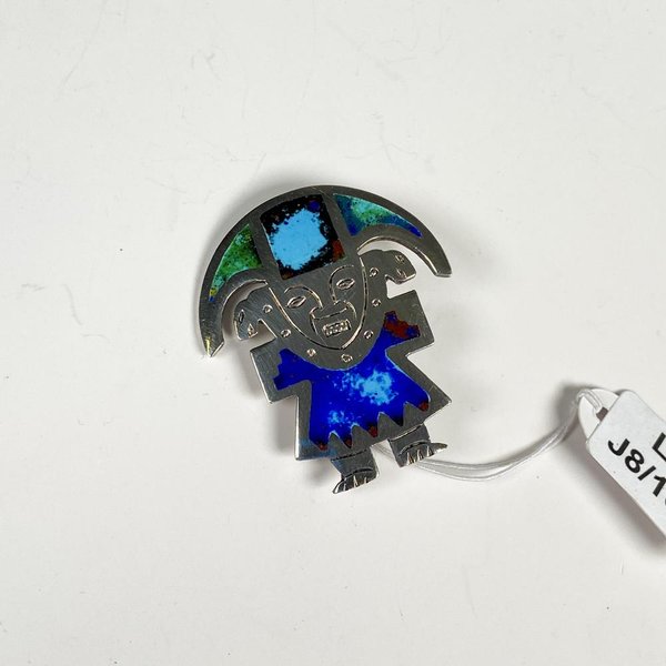 Prendedor de Plata y Esmalte con Diseño de Personaje Estilizado - imagen 1
