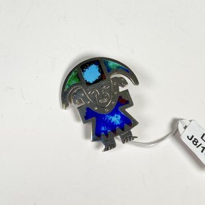 Prendedor de Plata y Esmalte con Diseño de Personaje Estilizado - imagen 1