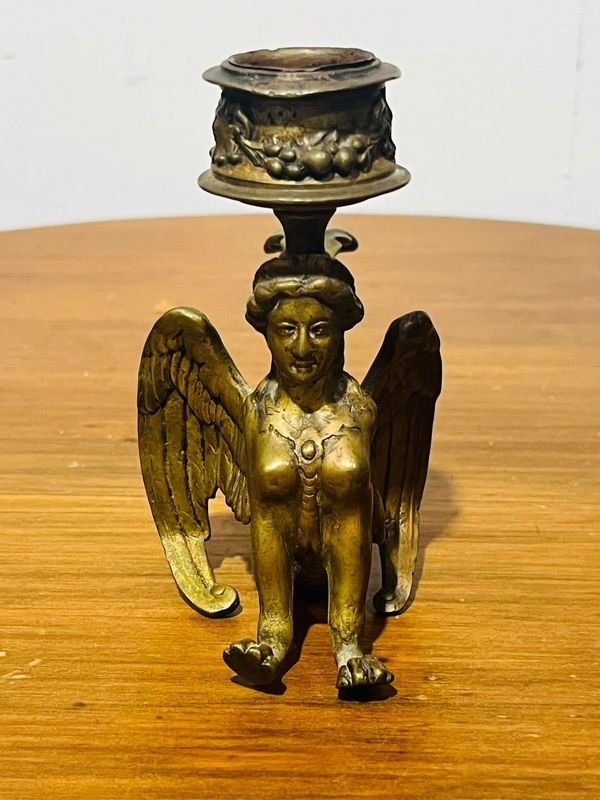Lote siguiente: Antiguo porta vela Art Deco en bronce del principio del siglo XX