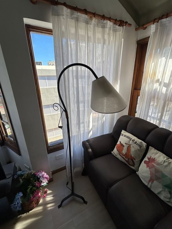Lámpara de Pie Arco Metálico con Pantalla Textil