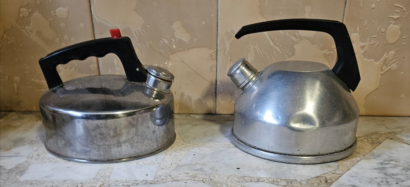 Juego de Dos Pavas de Cocina: Acero Inoxidable y Aluminio