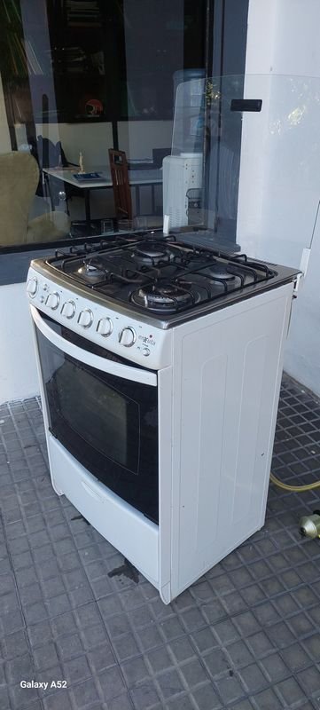 Cocina de gas con horno y ventillo en excelente estado - imagen 6