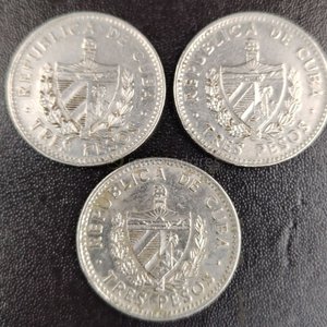Tres Monedas de Cuba: Tres Pesos 1993 y 2001 - imagen 1