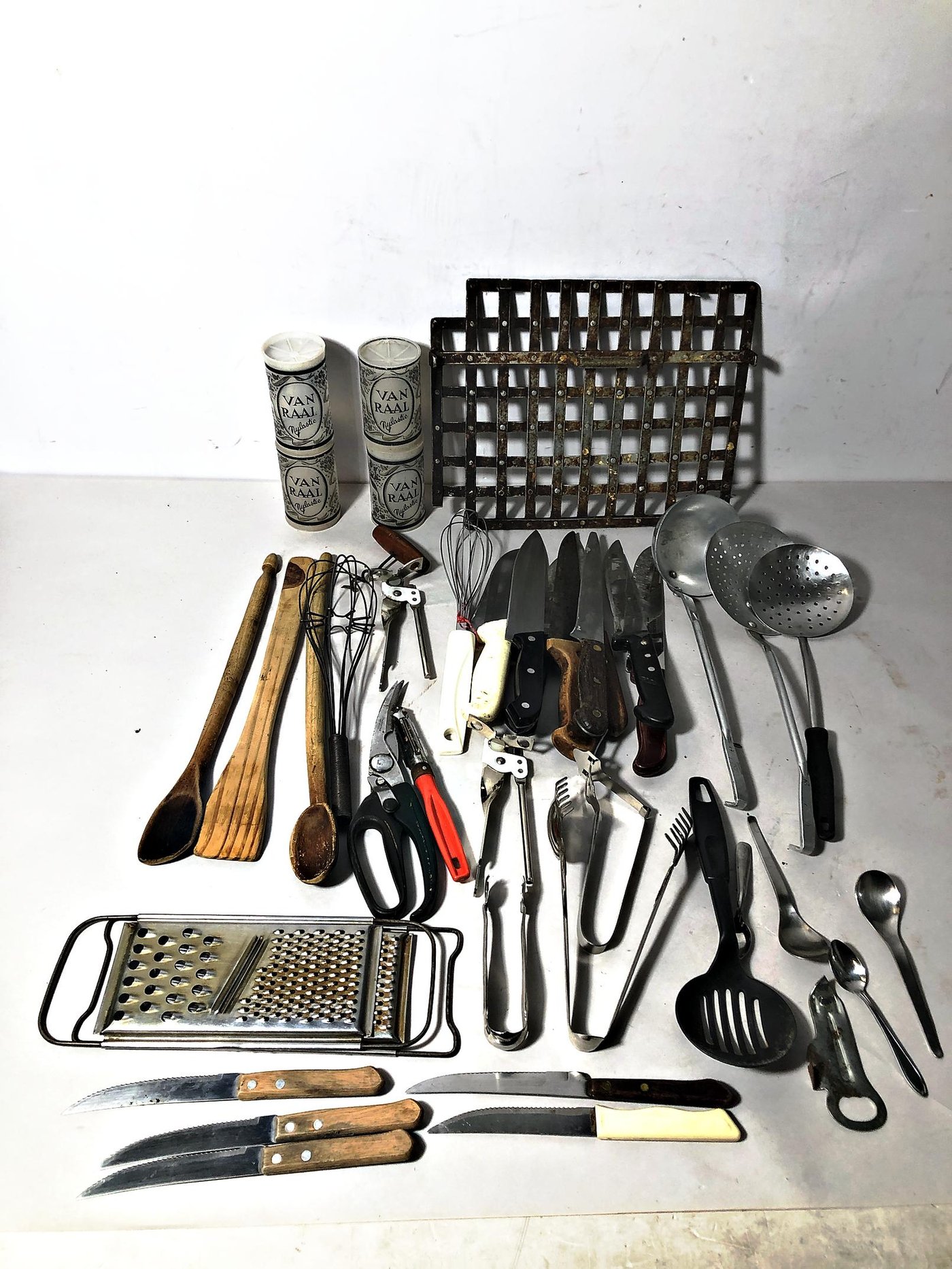 Lote de Utensilios de Cocina: Cuchillos, Cucharas, Rallador y Más