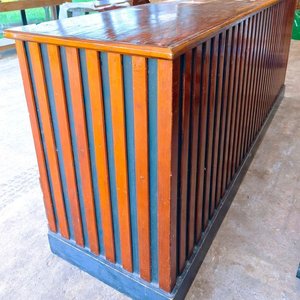 Lote siguiente: Barra de Madera Maciza Estilo Rústico