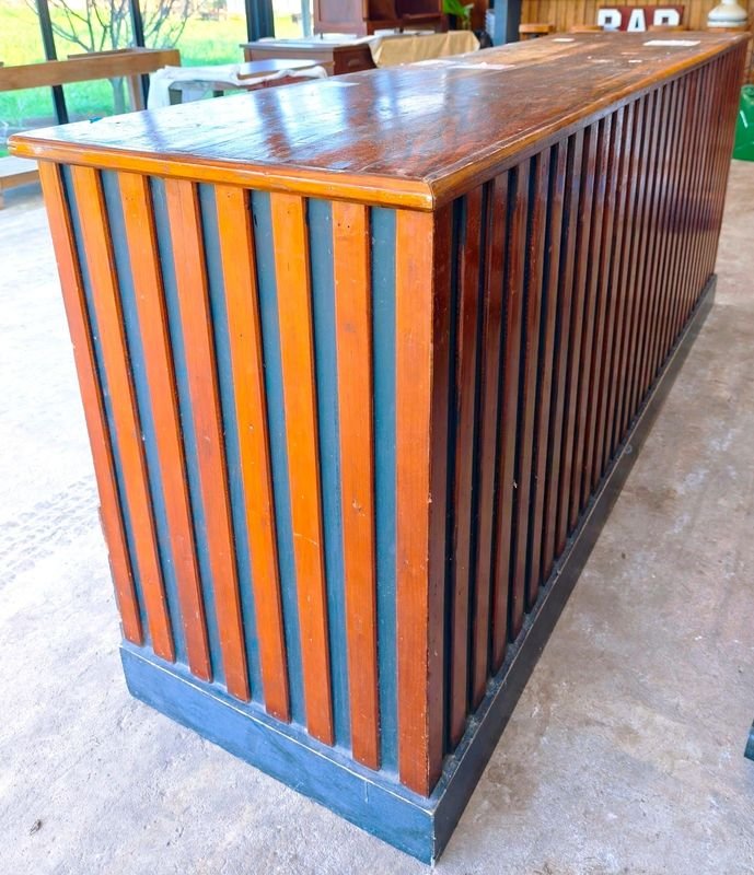 Barra de Madera Maciza Estilo Rústico