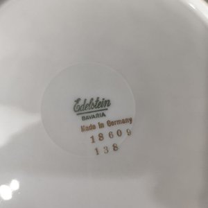 Lote de 6 Platos Llanos de Porcelana Edelstein Bavaria con Diseño Floral y Borde Dorado - imagen 4