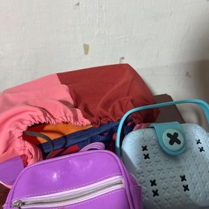 Lote siguiente: Carteras y Bolso para Niña