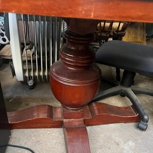 Juego de Comedor Clásico: Mesa Marmol Veteado y 6 Sillas Madera Torneada - imagen 2