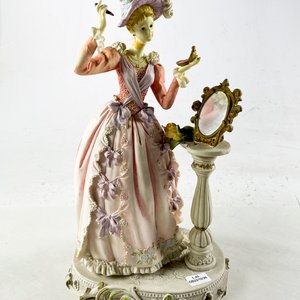 Lote siguiente: Figura Dama Porcelana Italiana "Capodimonte" 34 cm con Espejo