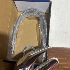 Lote siguiente: Grifería de Cocina Monocomando Cromada Nueva en Caja