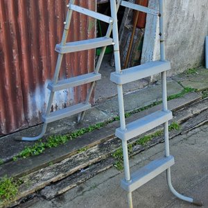 Escalera para piscina - imagen 3