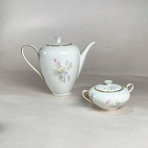 Juego de Porcelana Bavaria "Floral" con Guardia Dorada: Cafetera, Azucarero y 11 Tríos - imagen 3