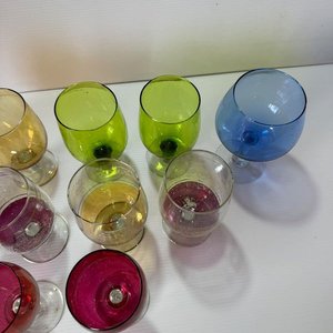 Lote de 11 Copas de Cristal de Colores Variados y Diseños - imagen 5
