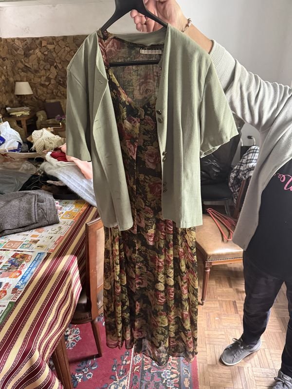 Conjunto Vestido Largo Estampado con Flores y Saco Corto Verde Oliva