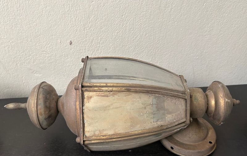 Lote anterior: Farol de pared en bronce con panel de vidrio