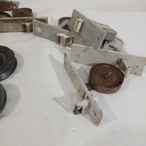 Lote de Ruedas Usadas para Portones y Cortinas - imagen 2
