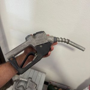 Dos Picos de Surtidor de Combustible - imagen 3