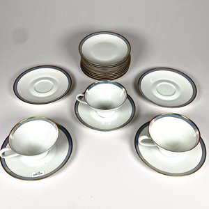 Lote anterior: Diecinueve Piezas de Porcelana Rosenthal para Té: Tazas y Platillos