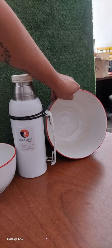 Jarras Blancas con Borde Rojo - imagen 7