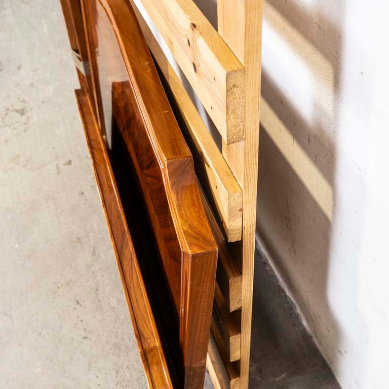 Cama inglesa de una plaza con moldura tallada y marqueterie - imagen 3