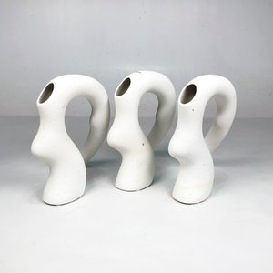 Tres Floreros Esculturales Blancos de Cerámica - imagen 2