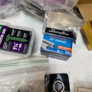 Lote de Tornillos, Tarugos y Elementos de Fijación Varios - imagen 2