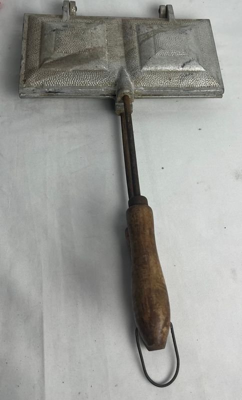 Sandwichera de Metal con Tongs y Tray - imagen 7
