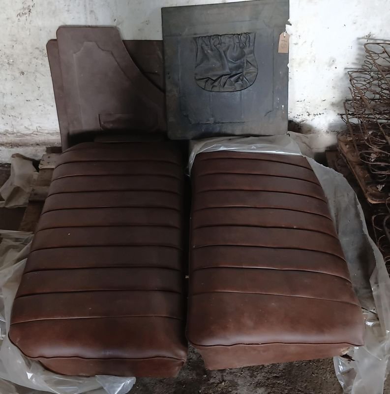 Asiento y Respaldo Trasero Ford A Tudor y Cartones de Puerta Phaeton 30/31 Originales