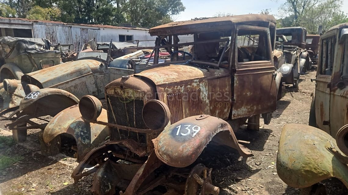 Camioneta Antigua Rústica para Restaurar