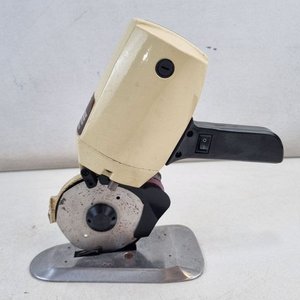 Cortadora de Tela Circular Industrial RS-100 Eléctrica con Base y Accesorios - imagen 2