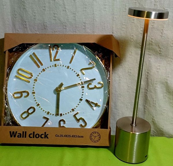 Reloj de Pared y Lámpara Táctil Metálica